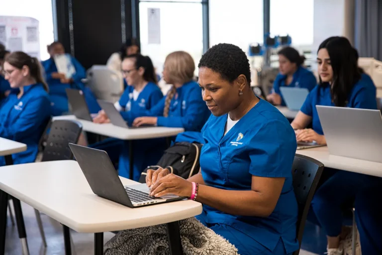 How to become a NICU nurse and what is a neonatal nurse?